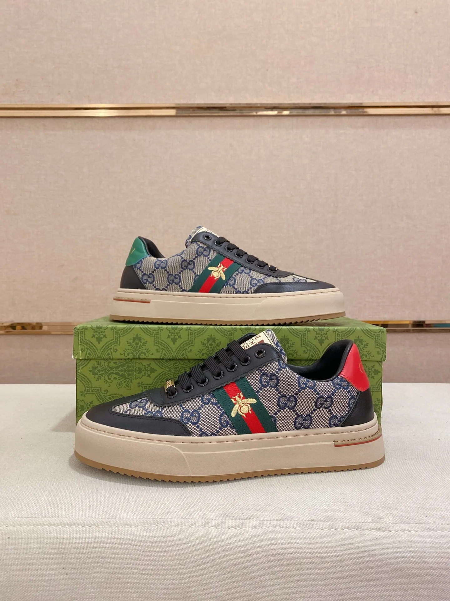 Men's clothing and shoes💰:400💰 (GUCCI) The latest model from the official website 🎁🎁Casual and fashionable men's shoes👟, hot style💥The version is simple and elegant, exclusive for trendy men. Unique latest brand elements from the official website👑Original decoration, fashionable and generous, the fabric is original cowhide ✅Sheepskin lining, the official website specifies wear-resistant casual outsole, the classic model is taken in kind at the counter🎬38-44 (45 is not returned or exchanged when customized)